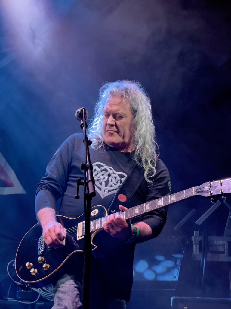 Vinny Burns, guitarist