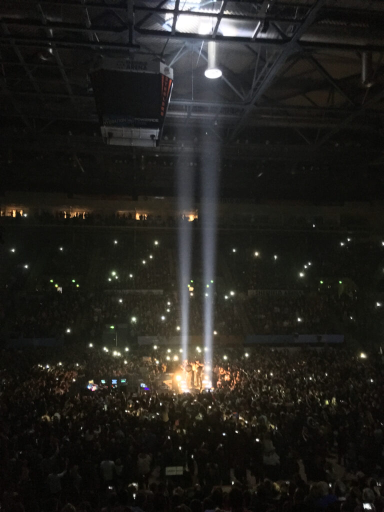 Convert photo, two vertical beams of light in the middle of an arena