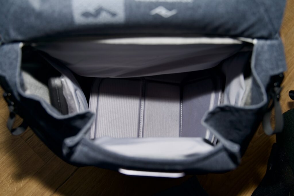 Peak Designs Everyday Backpack, interior.